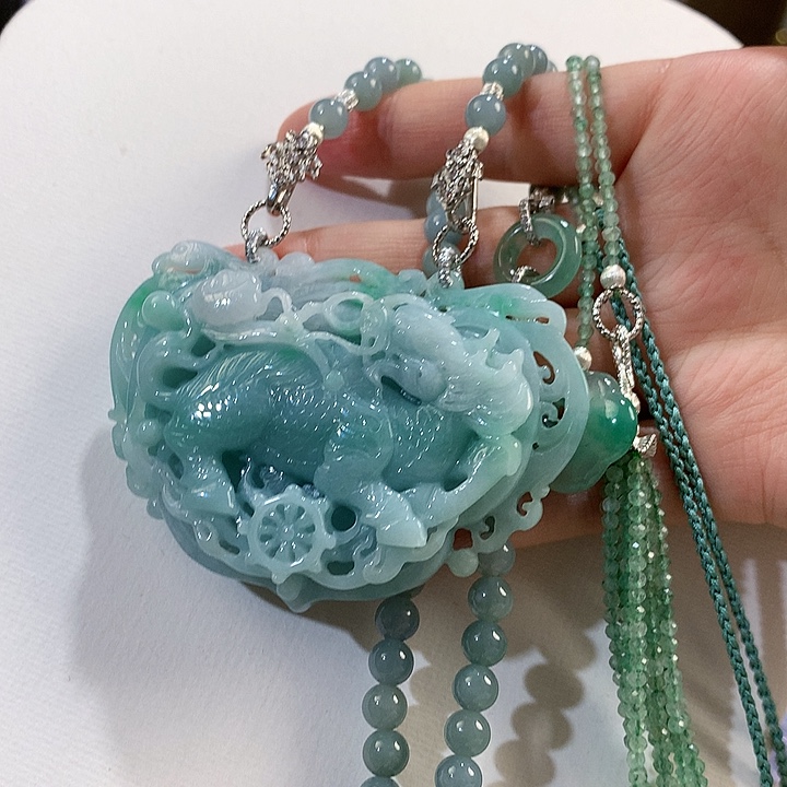 翡翠未镶嵌颈饰翡翠吊坠