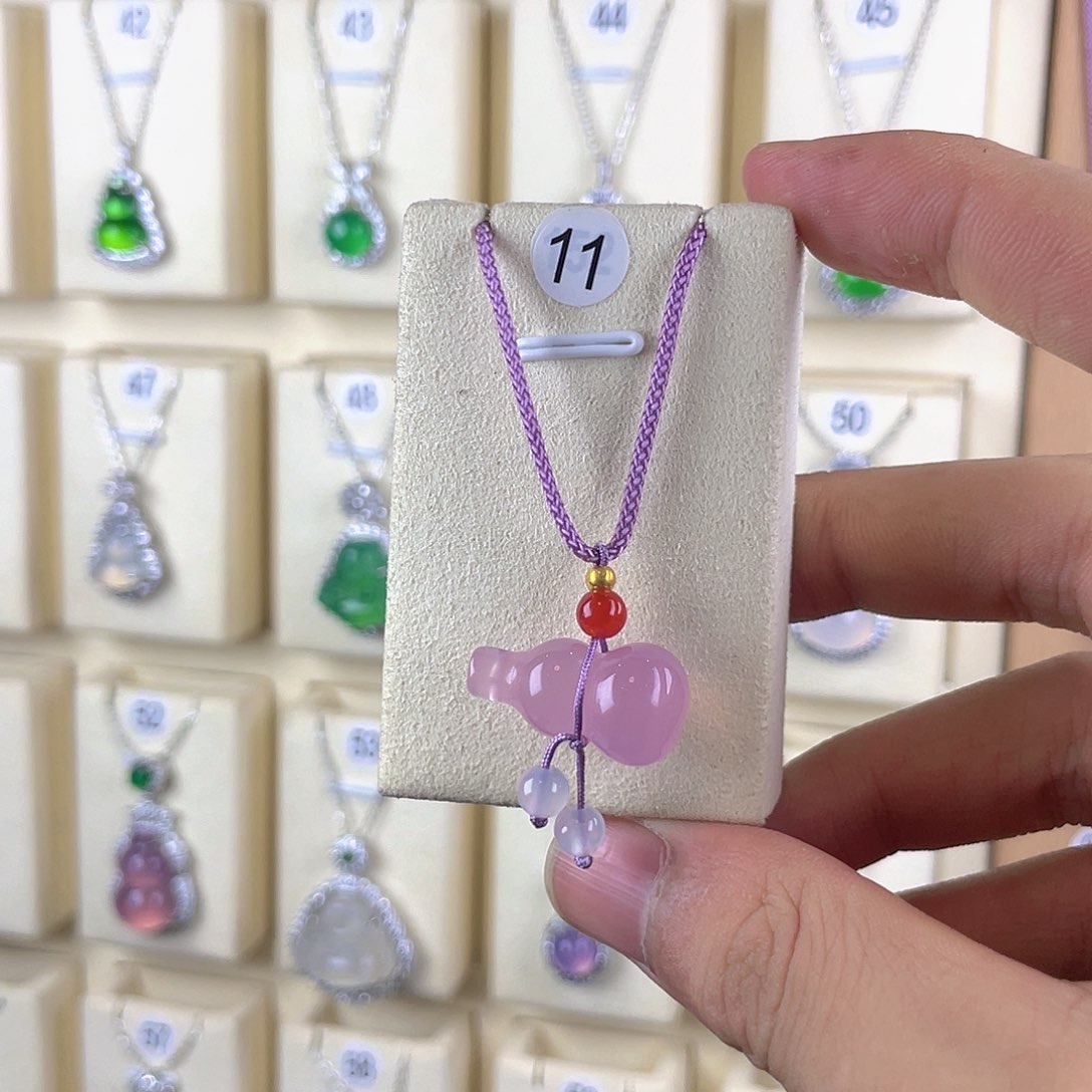 玛瑙/玉髓颈饰未镶嵌福**门