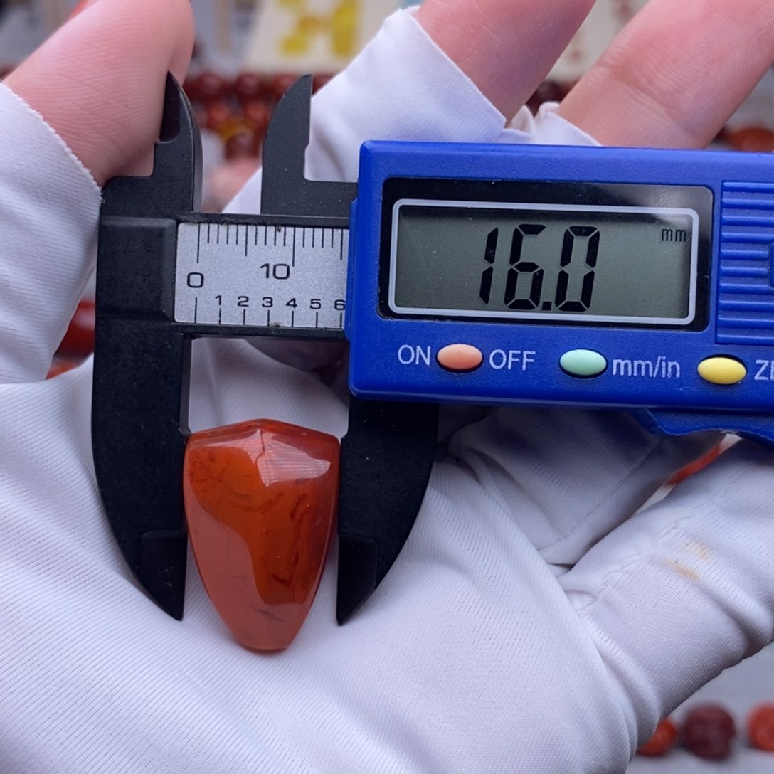 南红玛瑙配饰未镶嵌小矿点