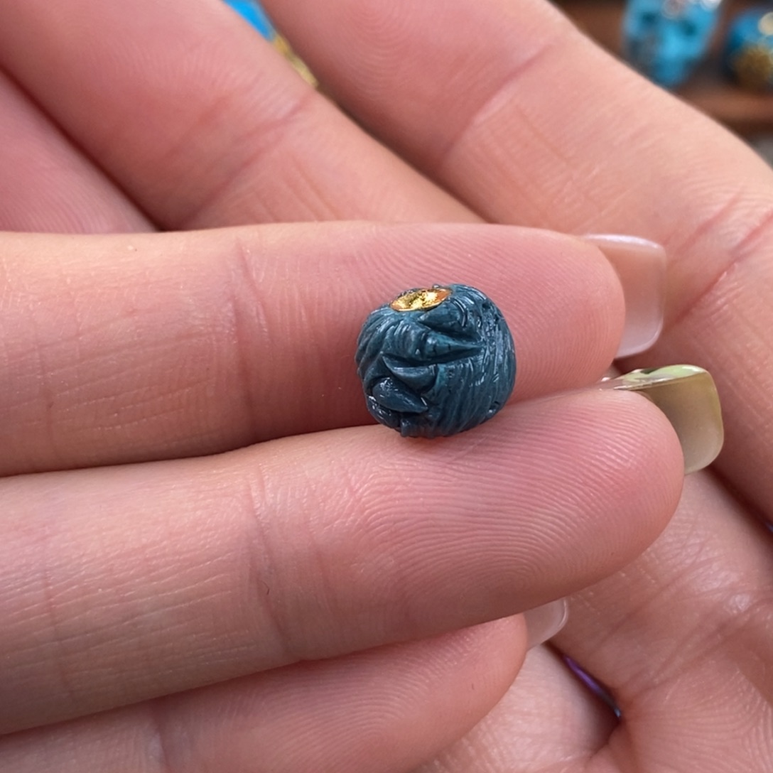 绿松石未镶嵌。吞噬