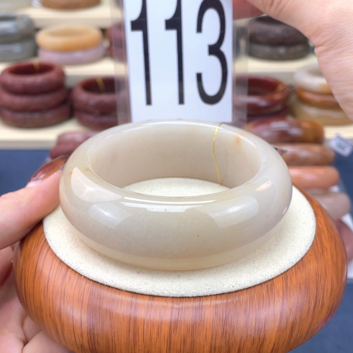 【闪购商品】石英质玉手镯未镶嵌