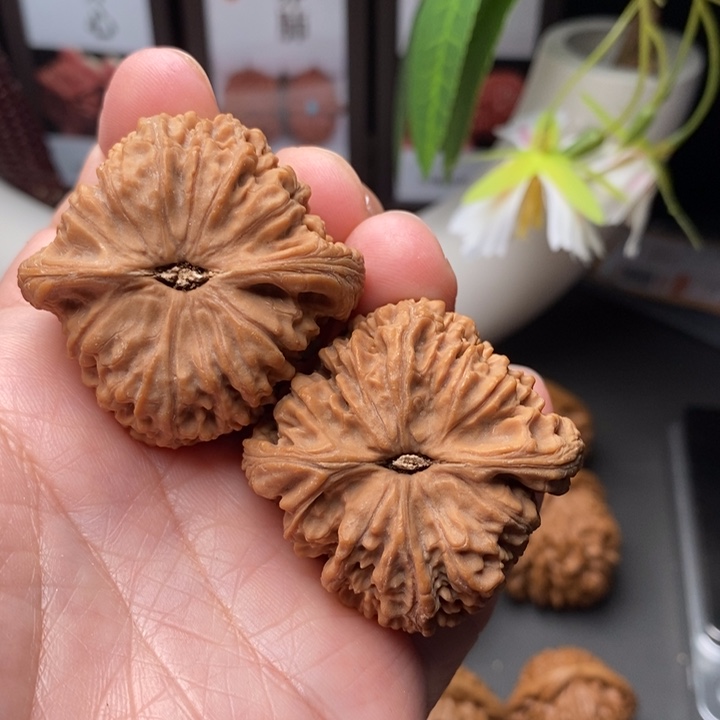 文玩核桃把件小****布南疆石43