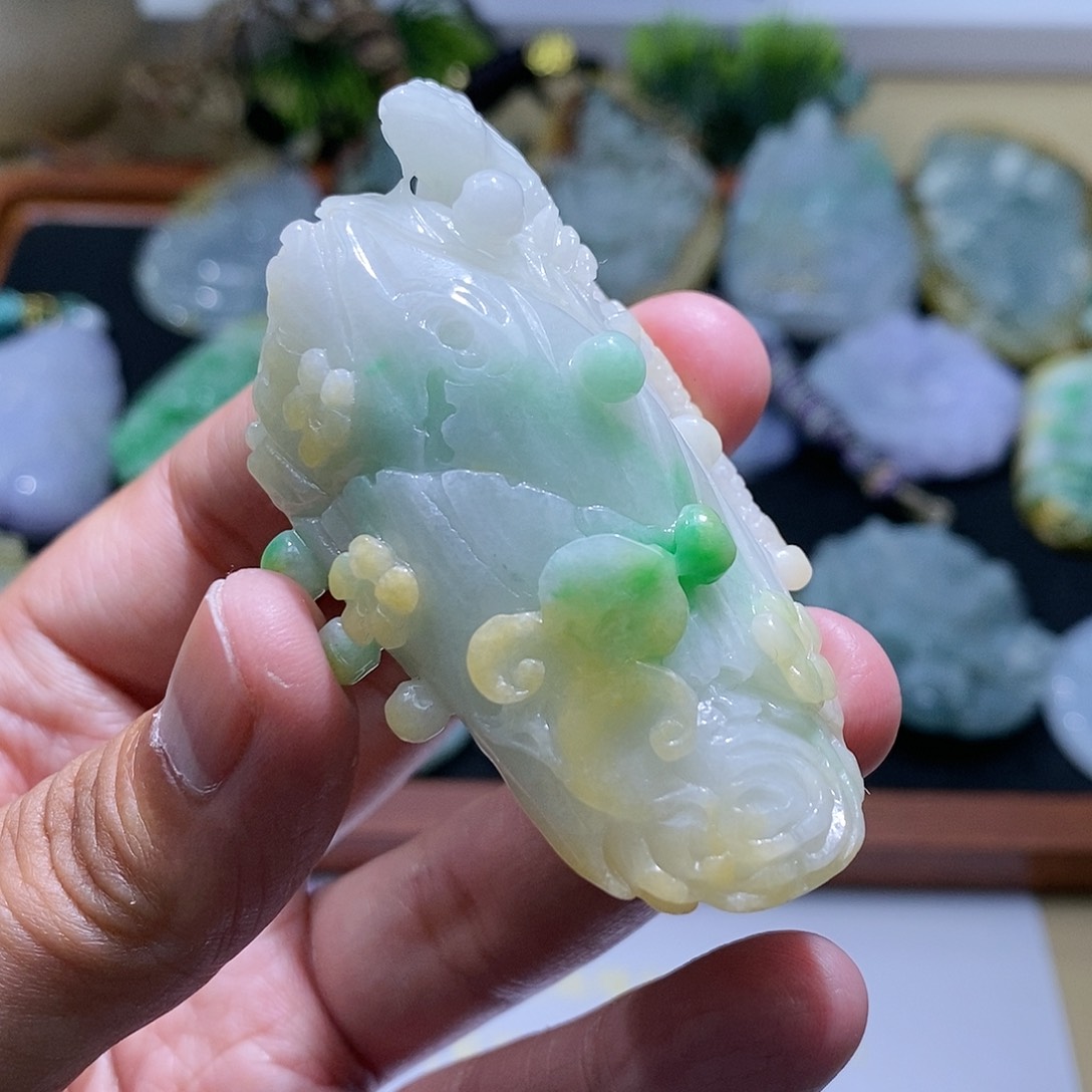 【闪购商品】翡翠颈饰未镶嵌枯木逢春