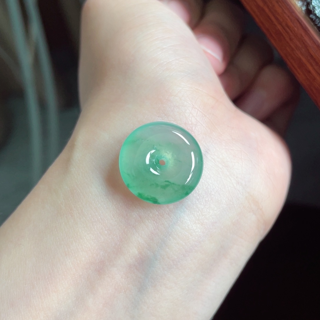 翡翠颈饰未镶嵌扣子