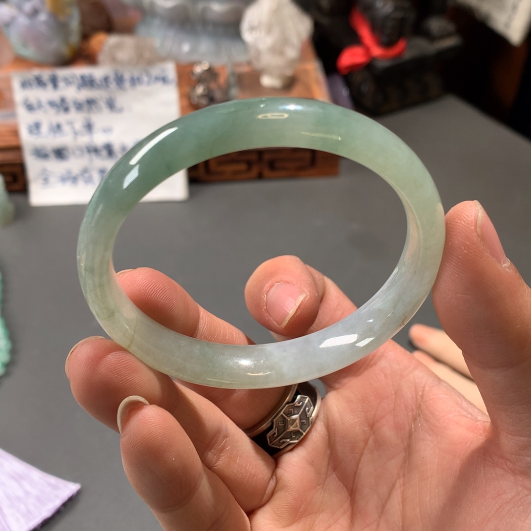 翡翠手镯未镶嵌55圈口