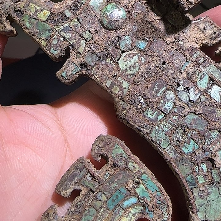 用***3古铜龙形器艺术品一件