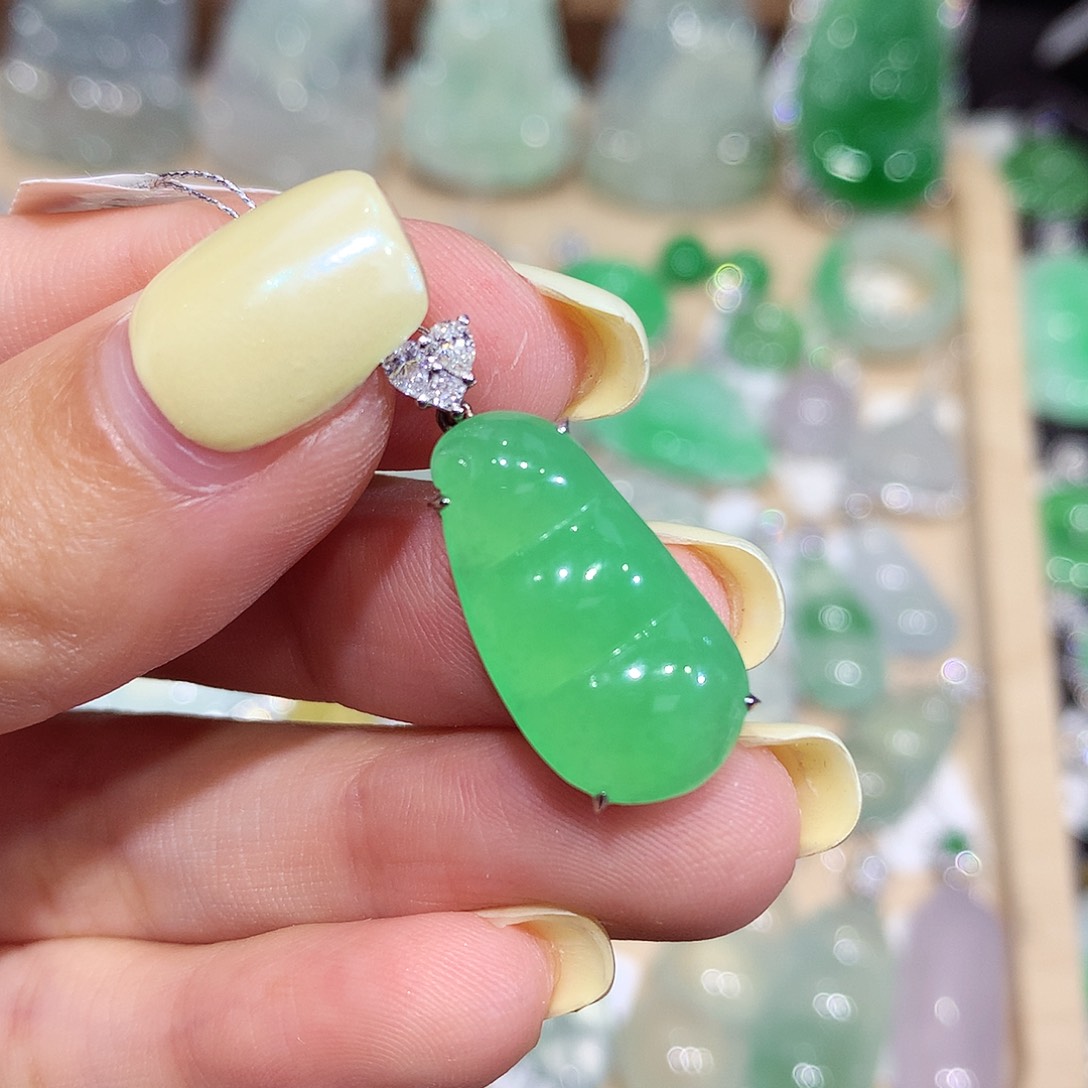 翡翠18K金镶嵌颈饰翡翠