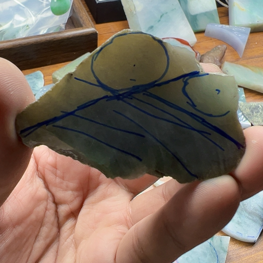 糊***涂翡翠未镶嵌颈饰材料