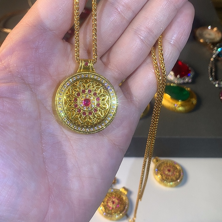 非金属80吊坠。       