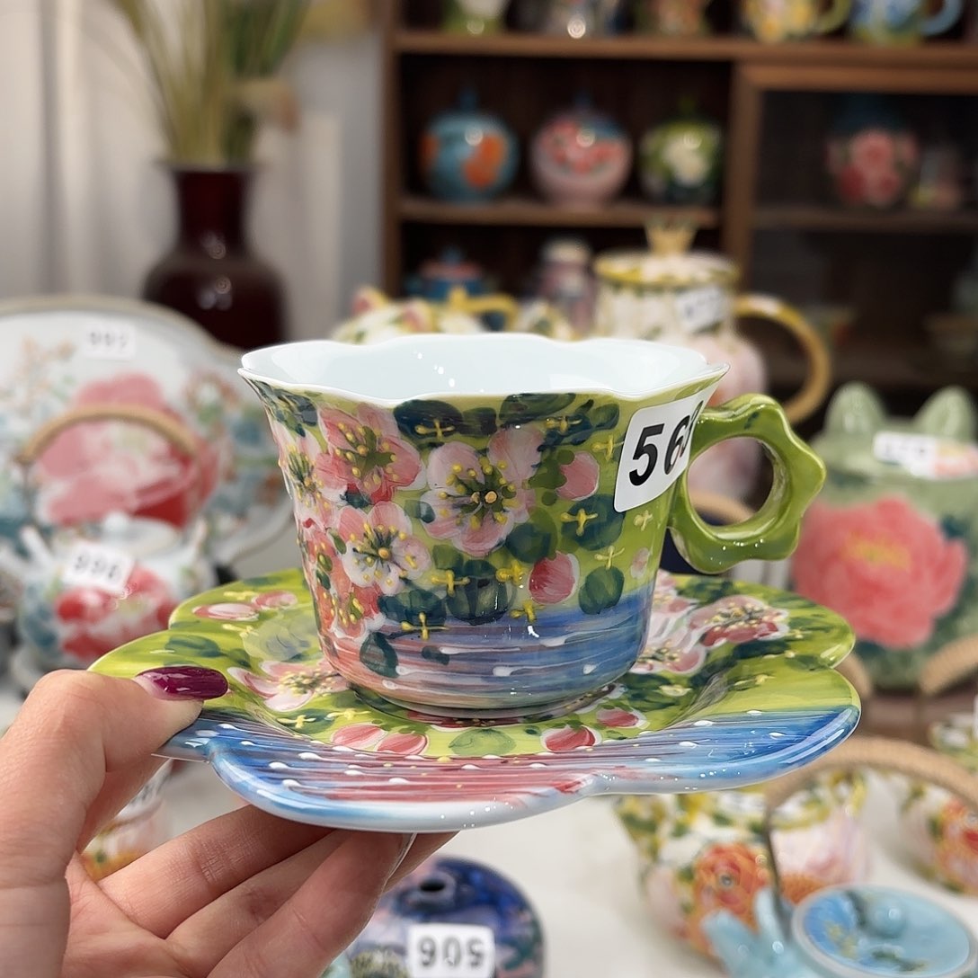 瓷片hhhhyyyuuuyyyhjm