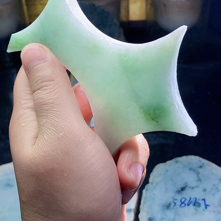 翡翠未镶嵌颈饰毛料29