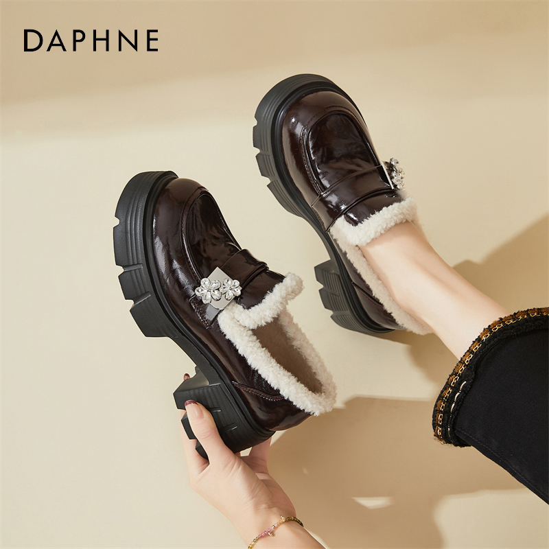 达芙妮圆头冷粘舒适秋冬胶粘深口英伦风花朵平跟厚底乐福鞋