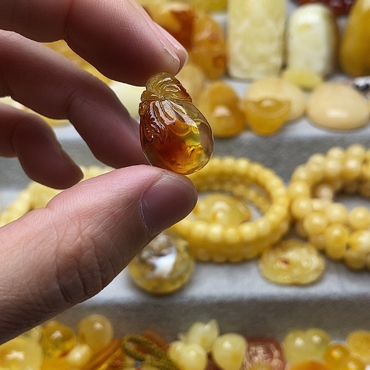 未镶嵌琥珀颈饰琥珀蜜蜡吊坠