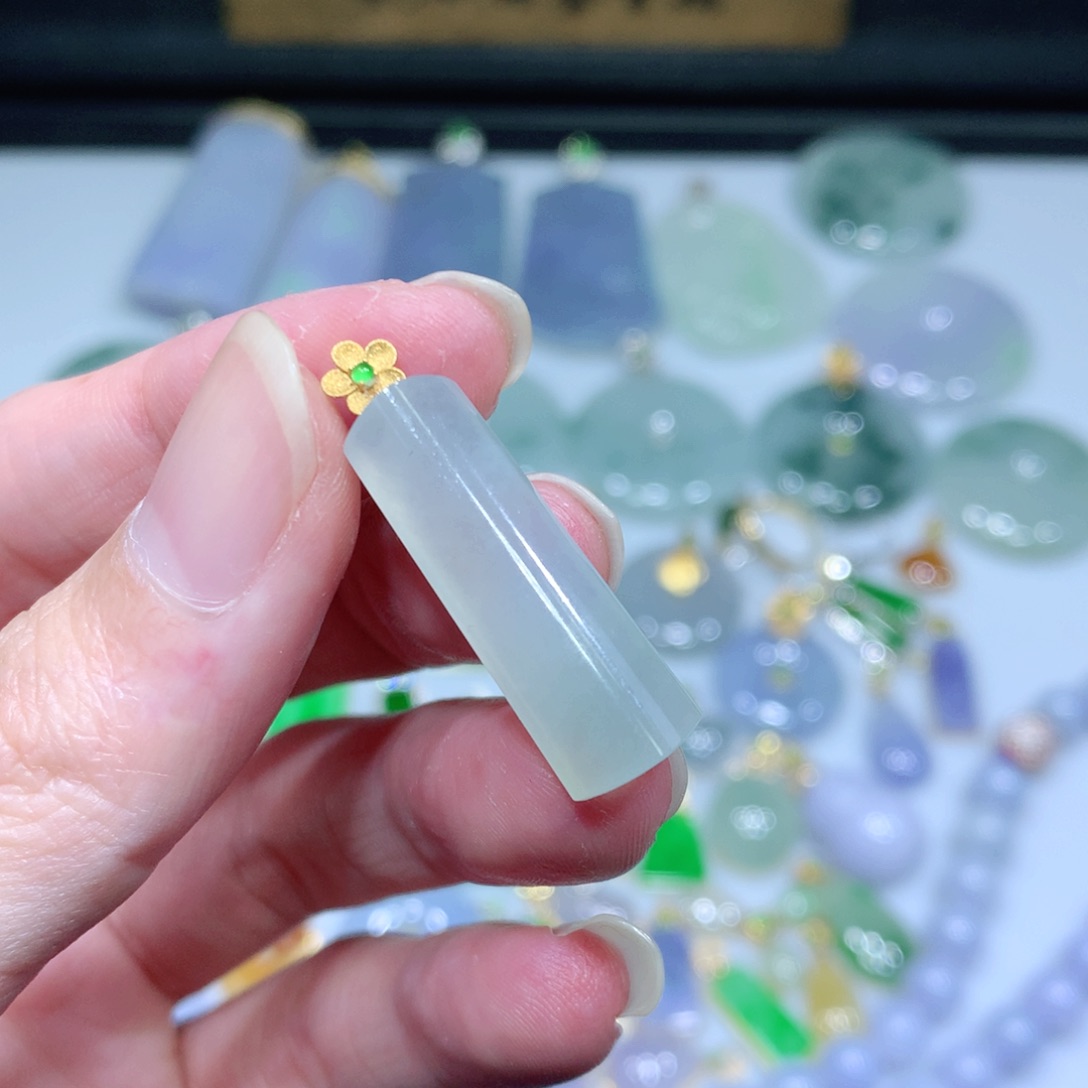 翡翠吊坠(不含链)18K金镶嵌