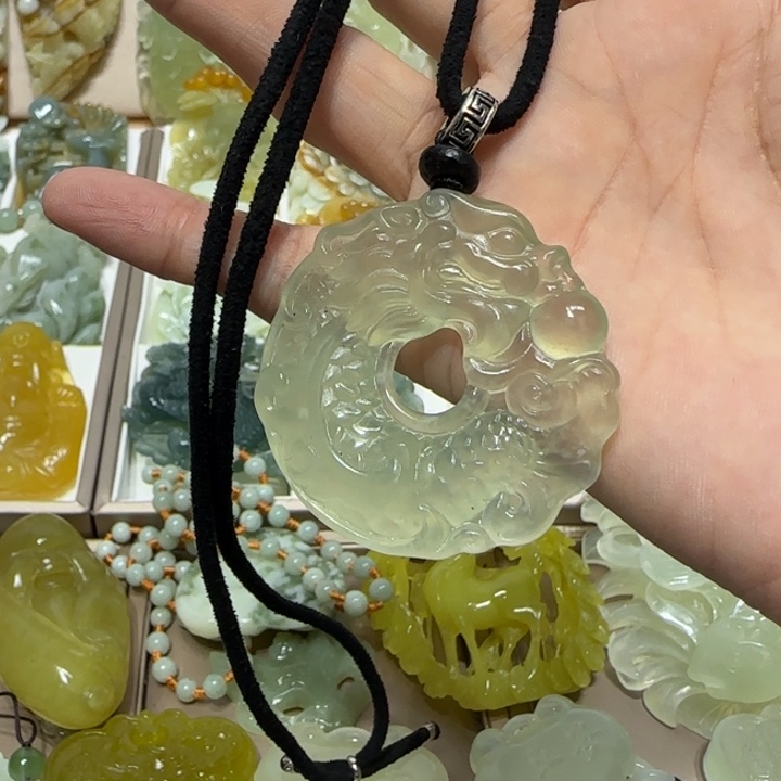 蛇纹石玉吊坠未镶嵌