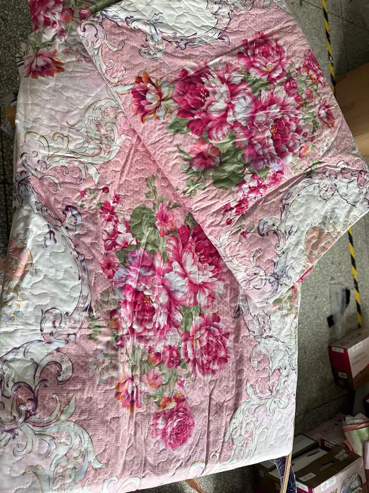 《兵哥外贸》3楼210×240粉色牡丹花全棉绗缝床盖 发一张