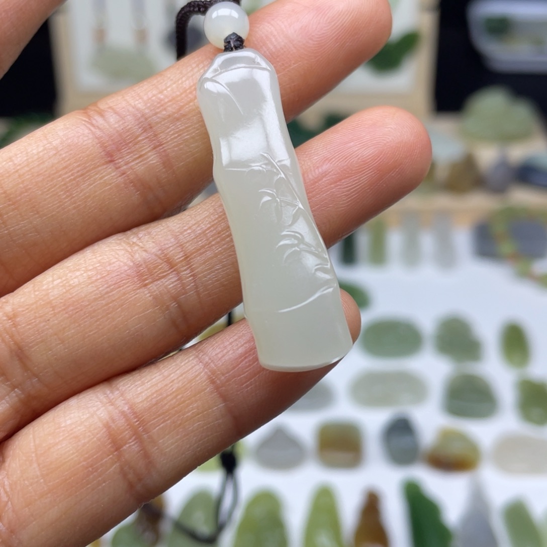 用***1和田玉未镶嵌颈饰