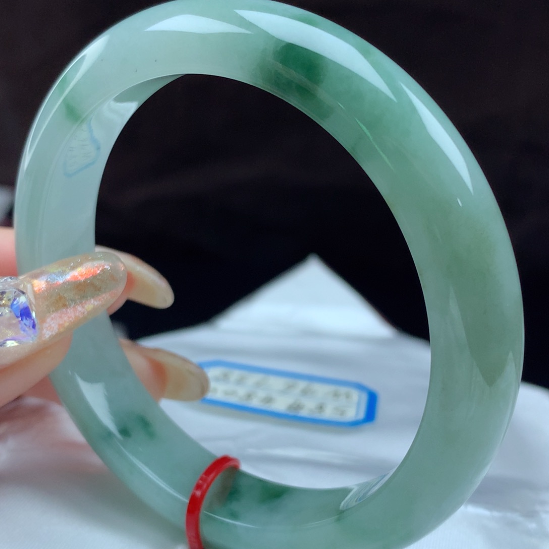 翡翠手镯未镶嵌96738，