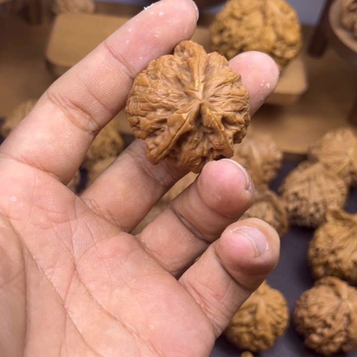 一***叁桃核吊坠三棱人有黄