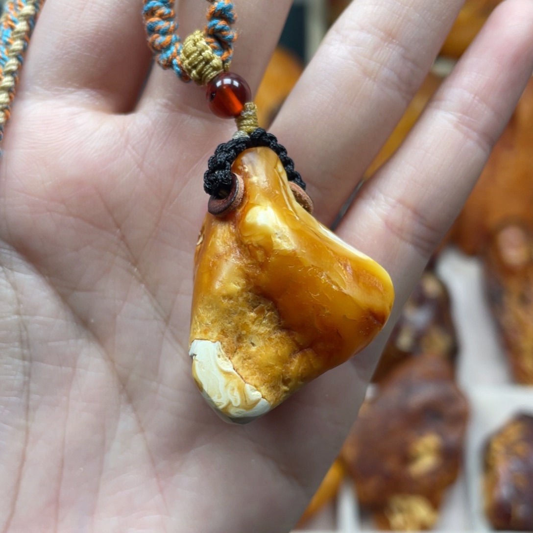 琥珀珠宝奇石未镶嵌