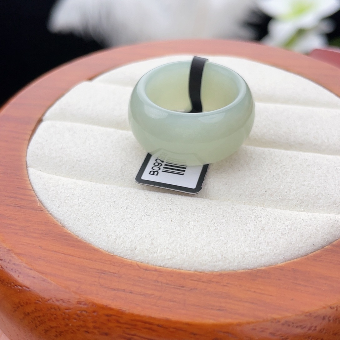 和田玉未镶嵌戒指l15。且末料冰透轮胎。17.8。不退换