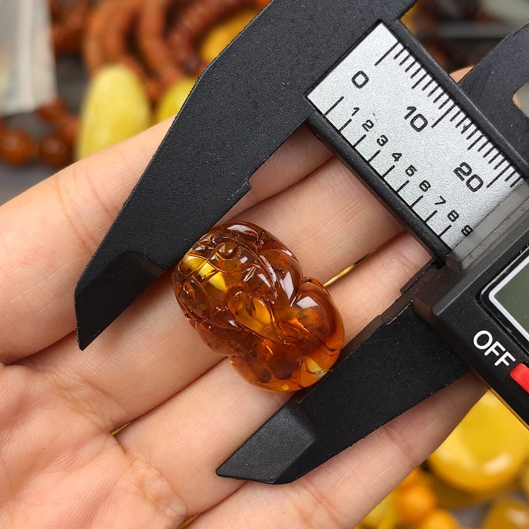 未镶嵌琥珀珠宝奇石