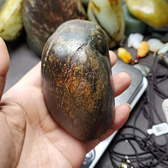 和田玉未镶嵌把件