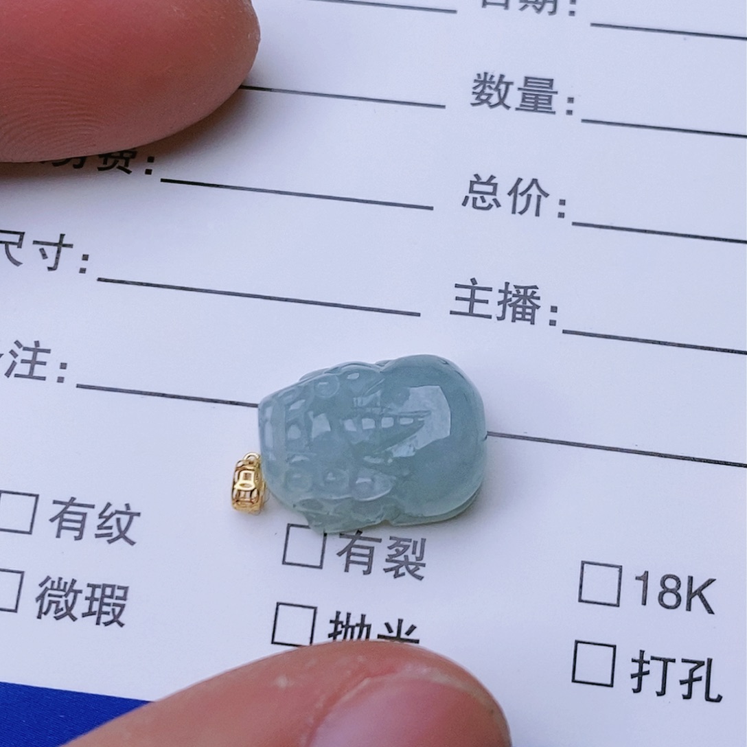 翡翠颈饰18K金镶嵌貔貅