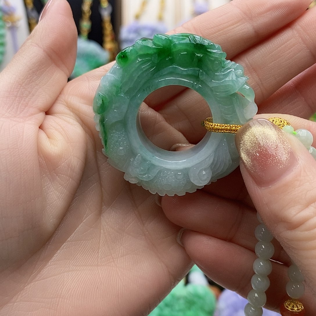 翡翠颈饰未镶嵌天然
