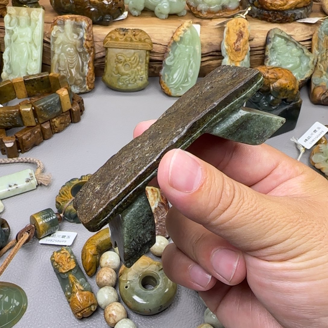 岫岩河磨玉（透闪石质玉）未镶嵌珠宝奇石