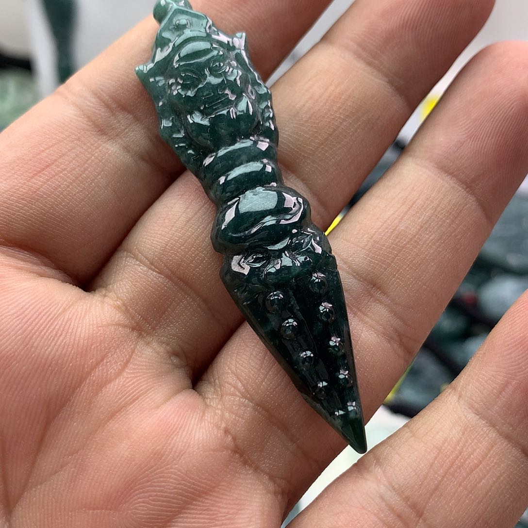 翡翠未镶嵌颈饰xmc