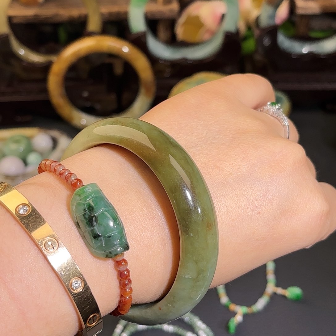 翡翠手镯未镶嵌司瑶