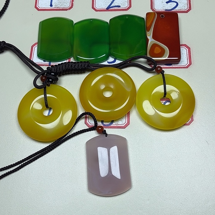 小***窝玛瑙/玉髓未镶嵌颈饰