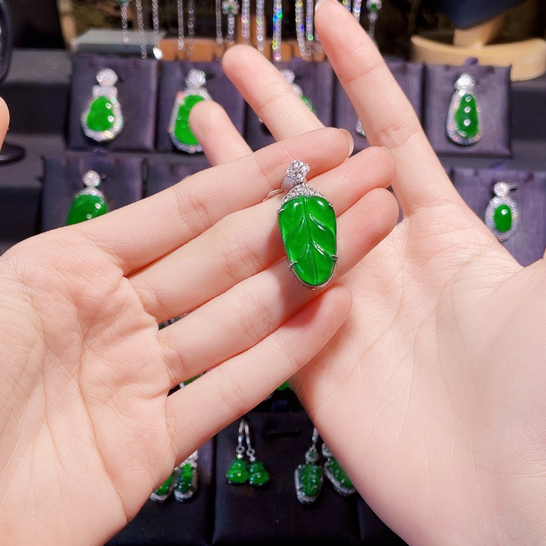 O***～翡翠银S925镶嵌颈饰叶子