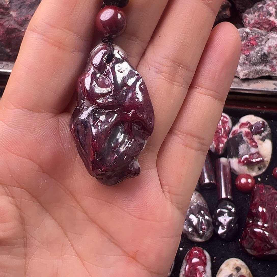 陌***雨天然辰砂天然原矿朱砂吊坠