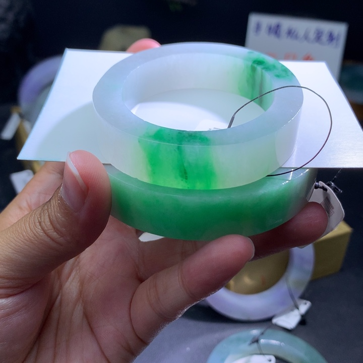 定制翡翠未镶嵌翡翡手镯