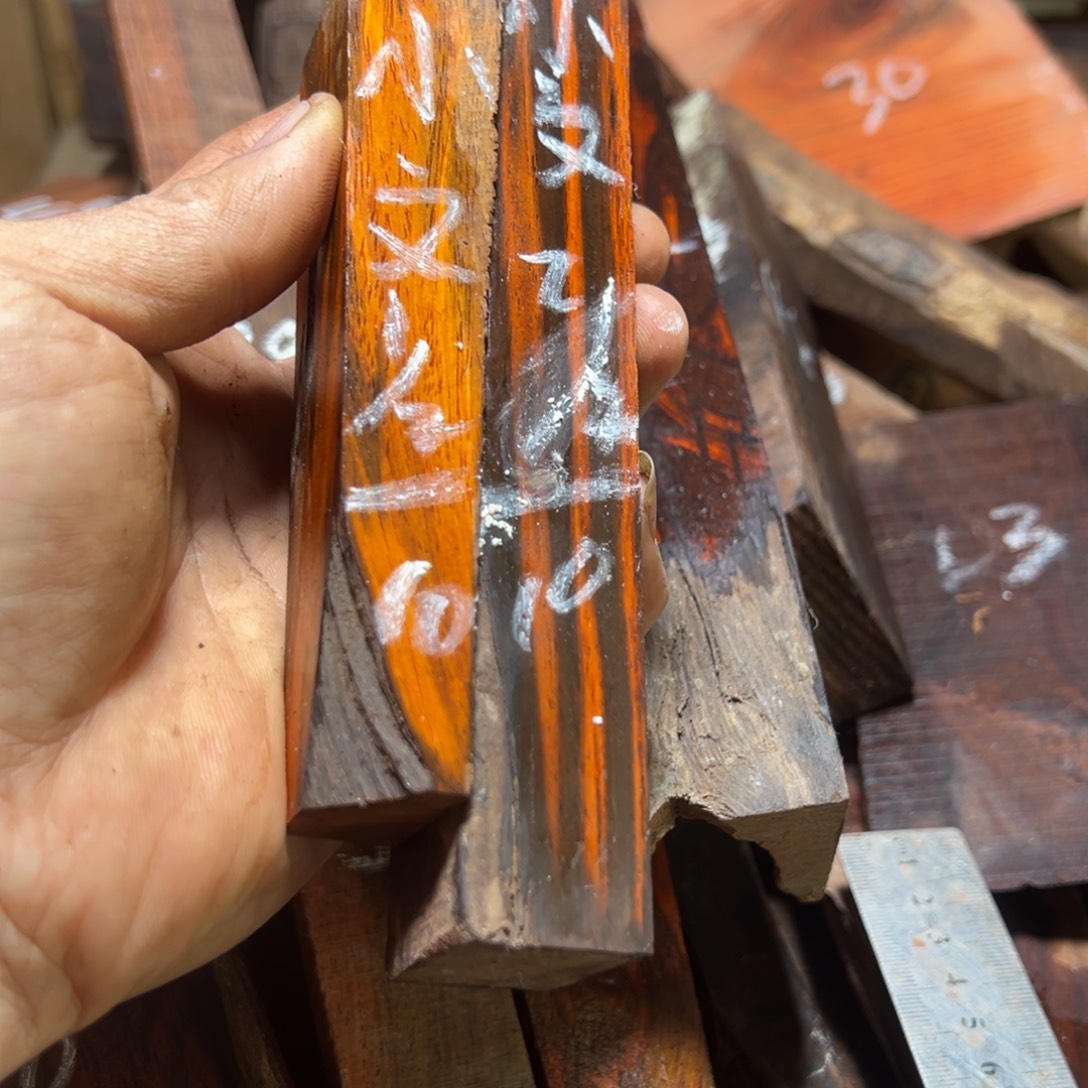 小***文交趾黄檀（大红酸枝）