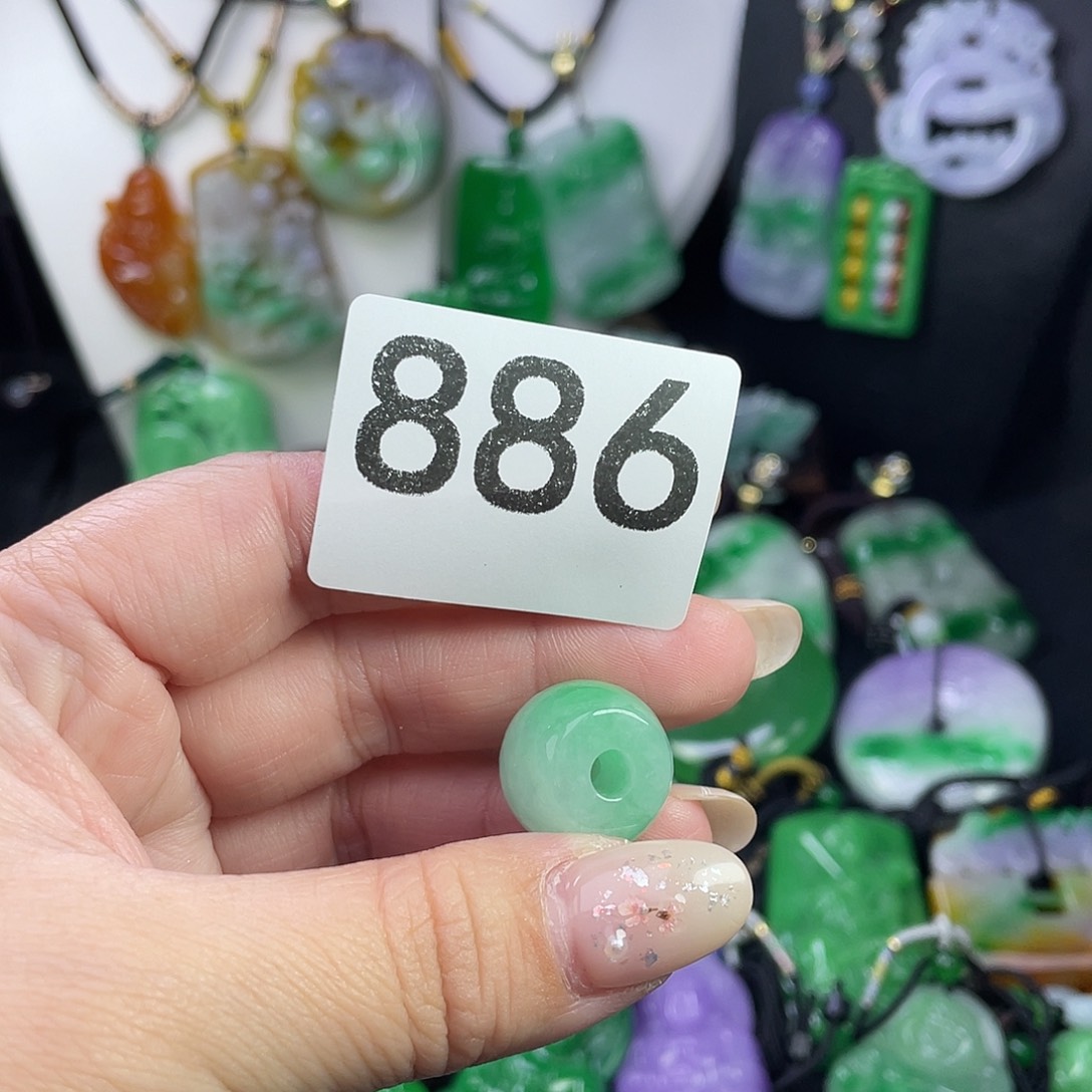 翡翠未镶嵌吊坠(赠链)