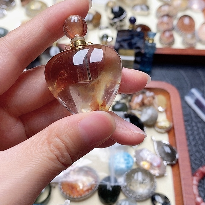 水晶手链未镶嵌故***?