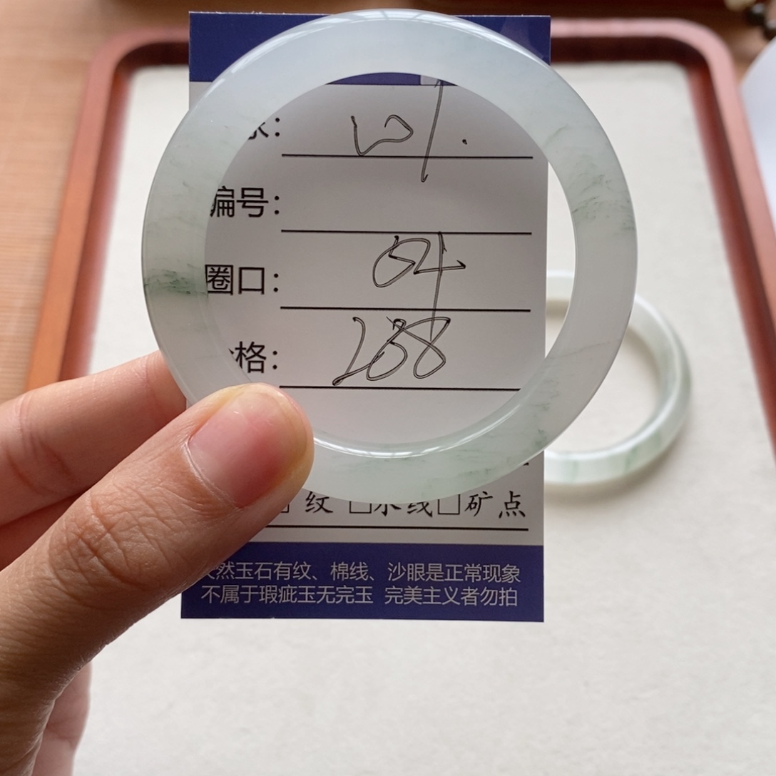 草****石英质玉未镶嵌手镯
