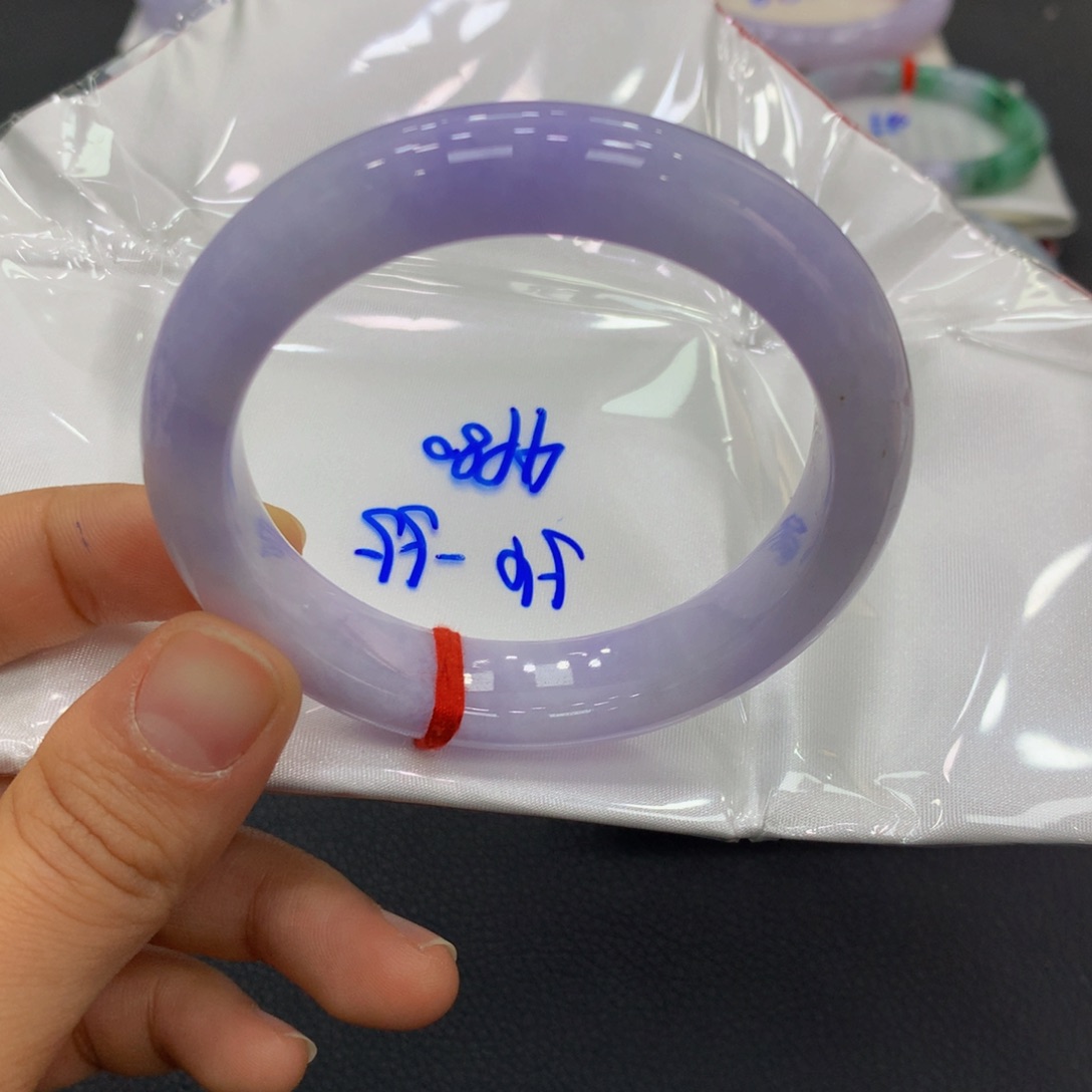 翡翠手镯未镶嵌翡翠