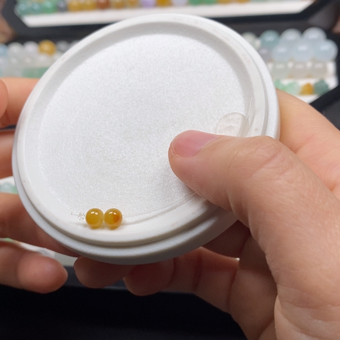 翡翠散珠卡4.8黄翡一对