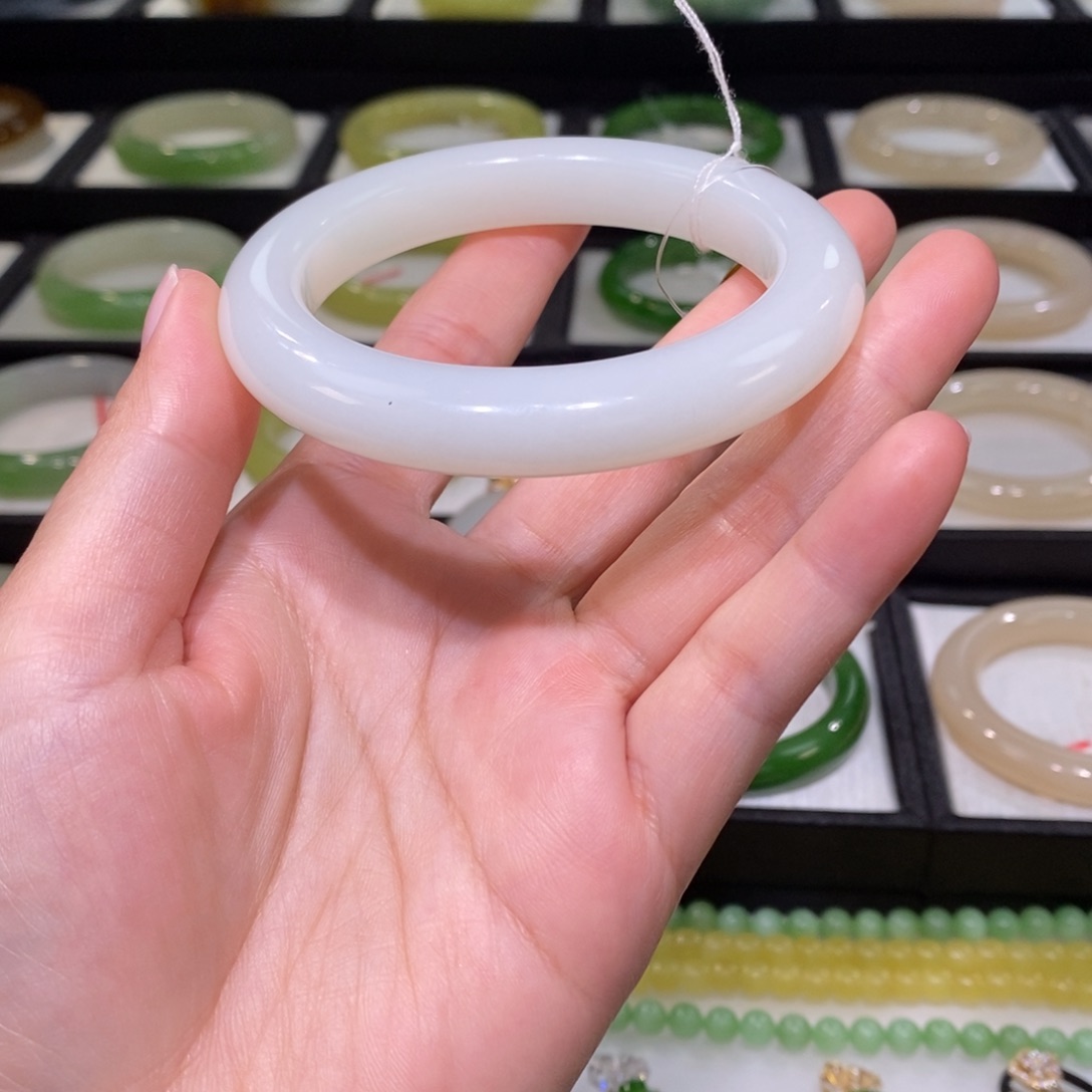 和田玉（白玉）未镶嵌手镯