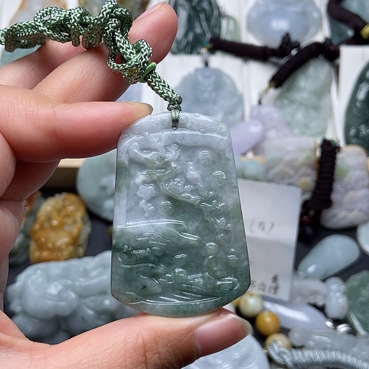 翡翠颈饰未镶嵌翡翠