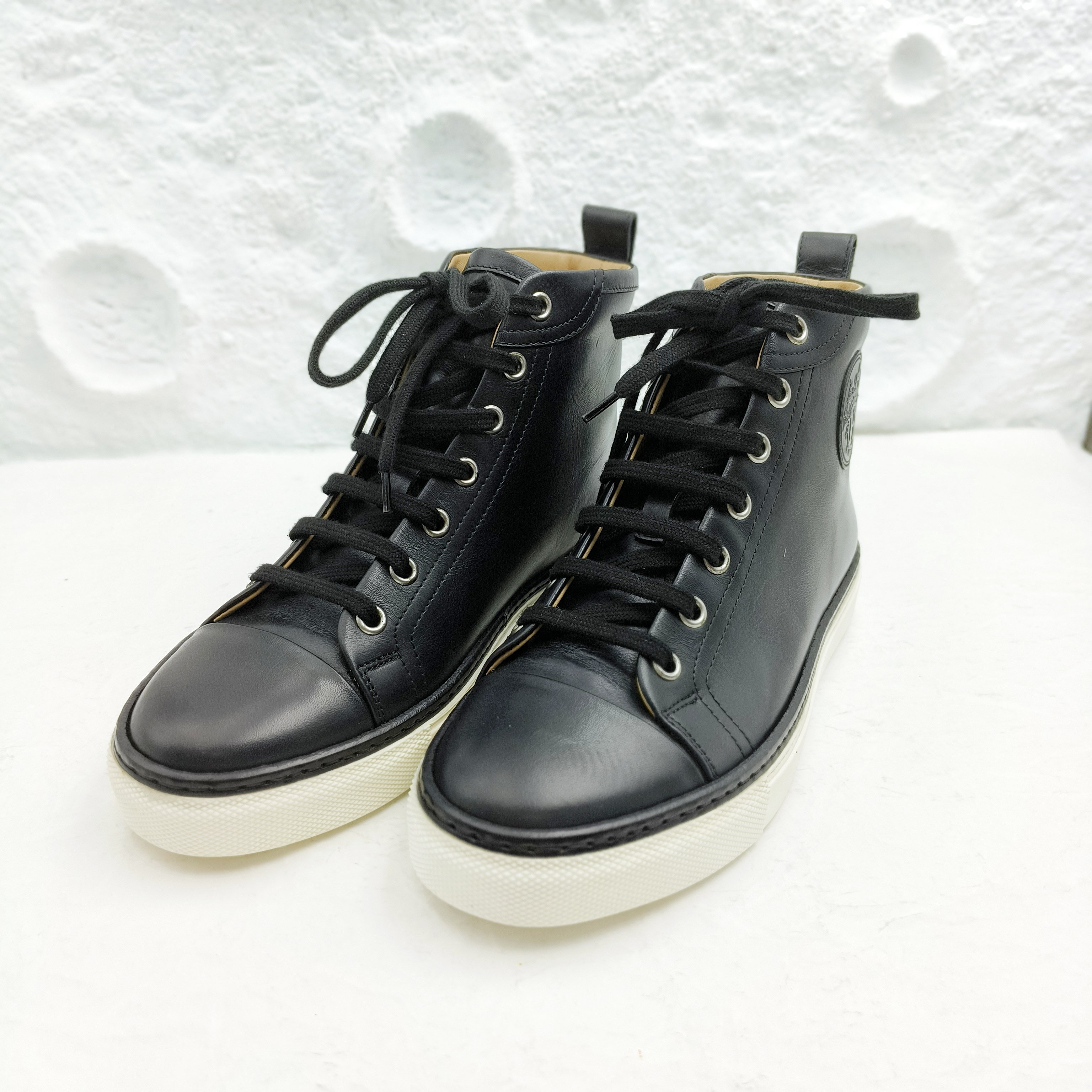 未使用 Hermes/爱马仕 爱马仕/Hermes/35.5码/黑色高帮板鞋/A2579