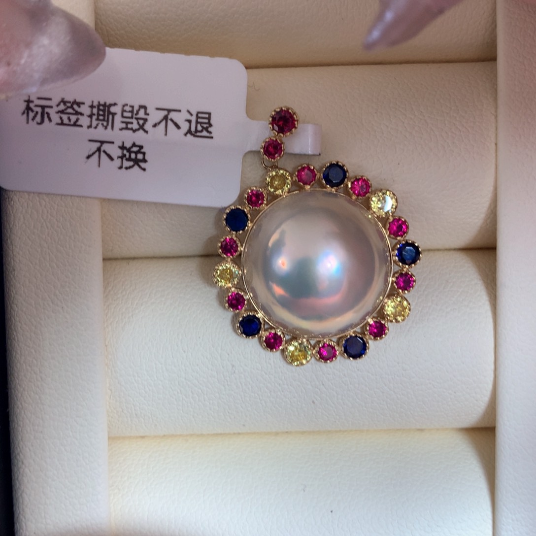 拼合珍珠（马贝珠）颈饰18K金镶嵌