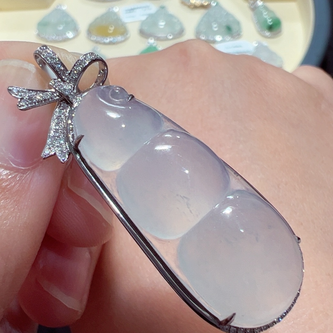 翡翠颈饰18K金镶嵌吊坠