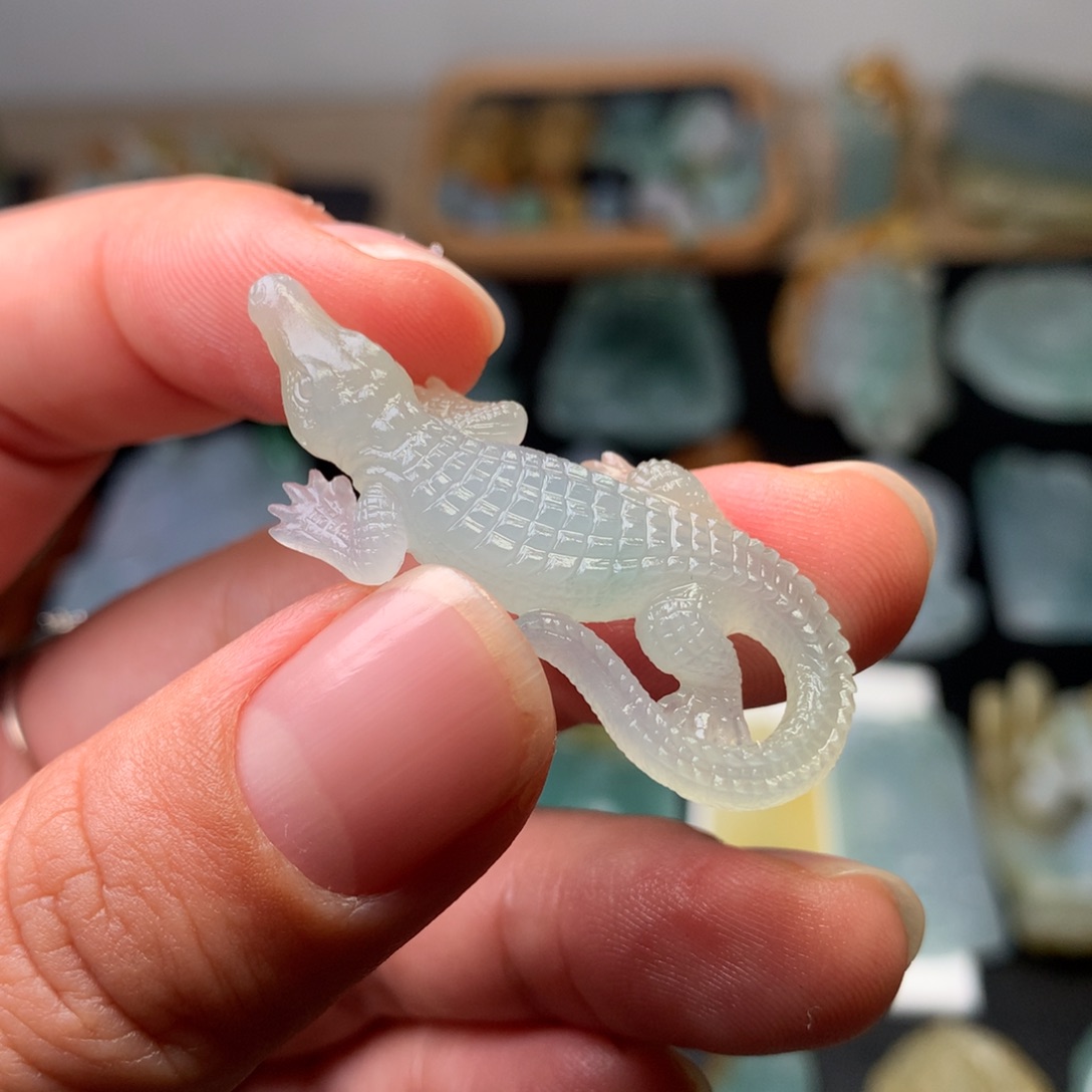 定制翡翠未镶嵌鳄鱼
