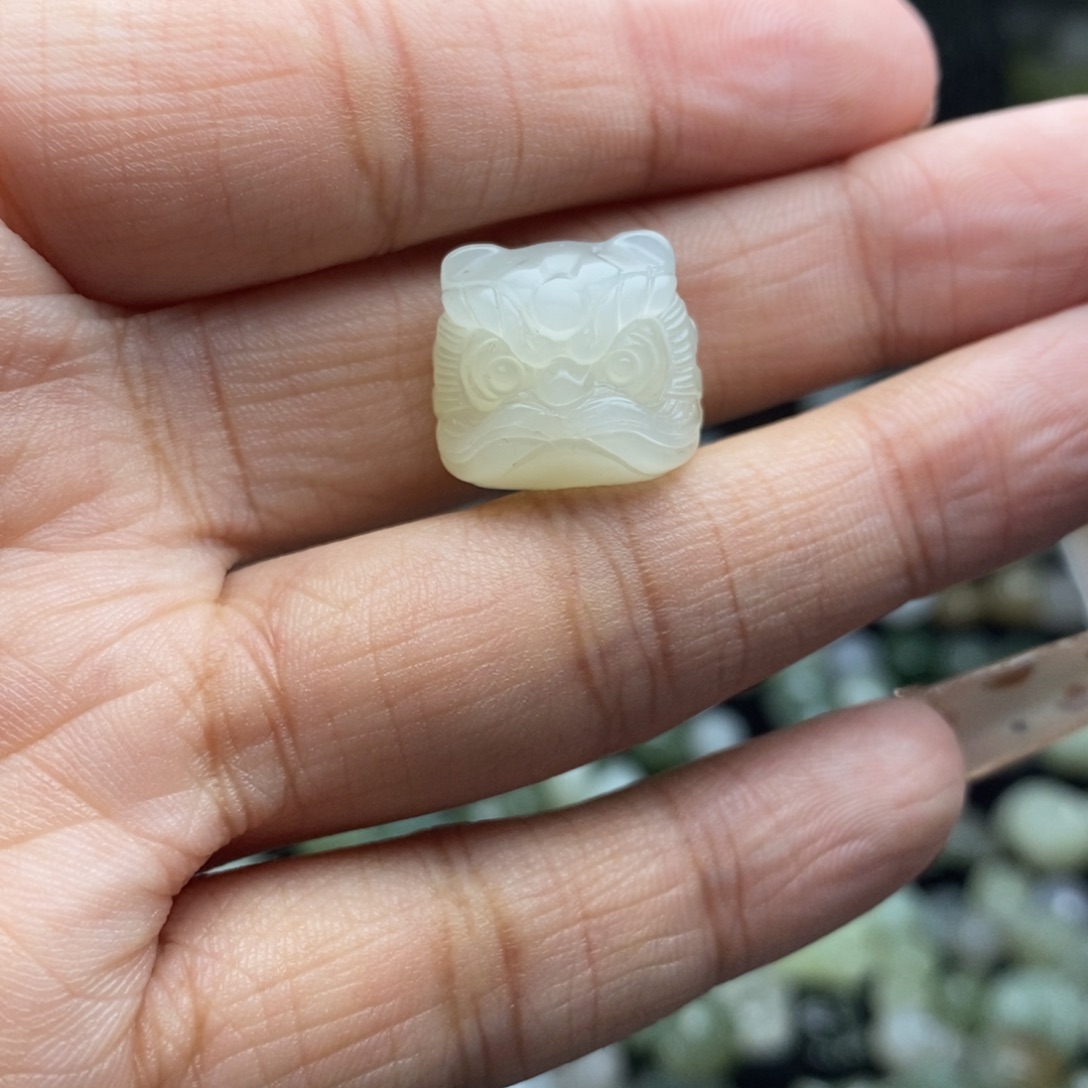 红***萧和田玉未镶嵌颈饰