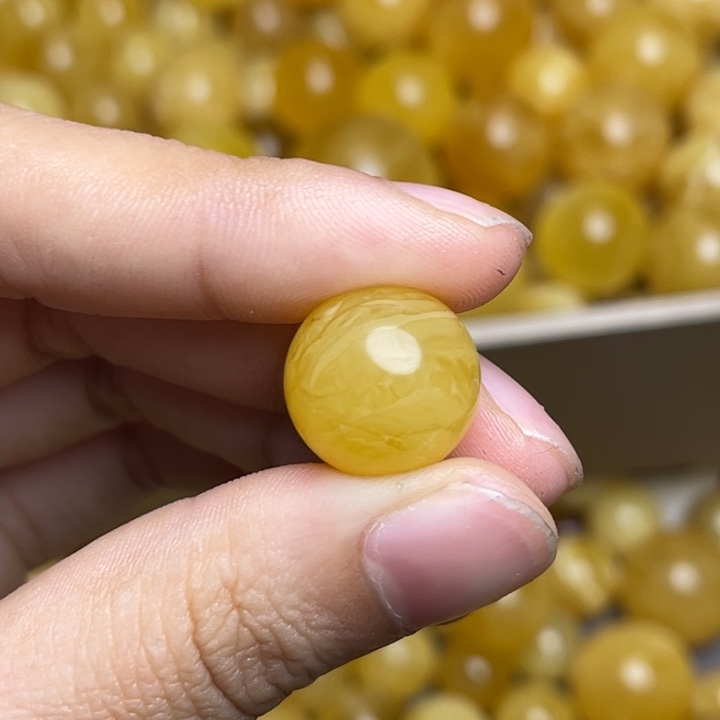 心***下蜜蜡未镶嵌珠宝奇石鸡油黄妖花圆珠微瑕